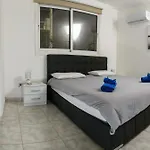 アパート Ariel 3 Bed ラルナカ