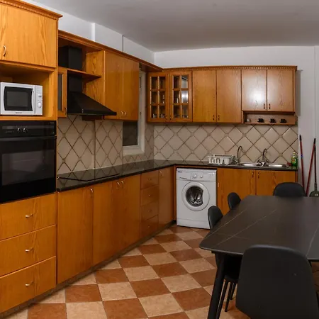 Ariel 3 Bed Apartment *